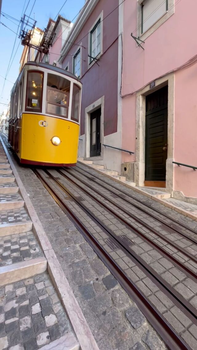 We went to Lisbon. We spent two days drinking and eating. Met some German guys to get the octopus 🐙 you know how it goes 😂 

#girlstrip #girlsweekend #pulpo #newfriends #lisbon #visitportugal